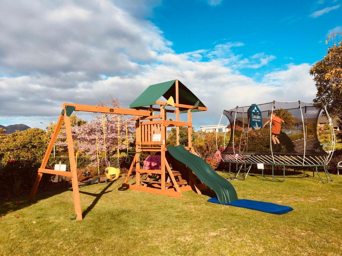 瀑布湖畔汽车旅馆 陶波 外观 照片 A backyard playground