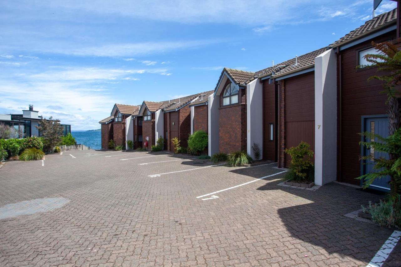 瀑布湖畔汽车旅馆 陶波 外观 照片 Modern apartments in the village