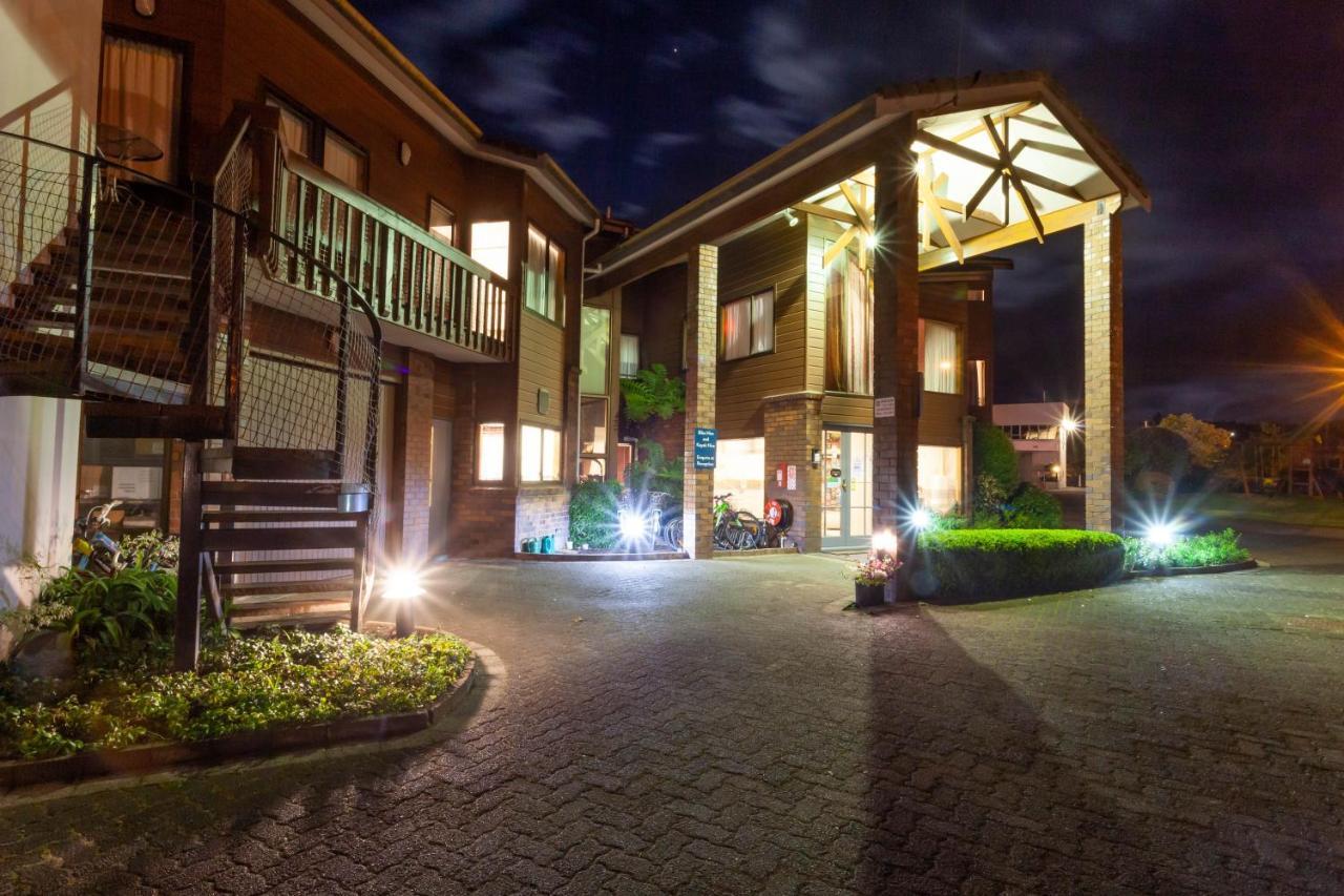 瀑布湖畔汽车旅馆 陶波 外观 照片 The entrance of the hotel