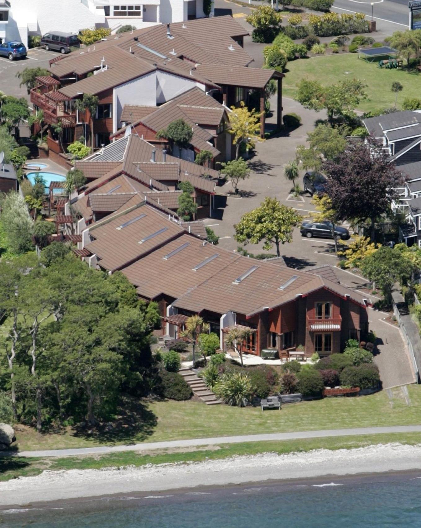瀑布湖畔汽车旅馆 陶波 外观 照片 The house from the air