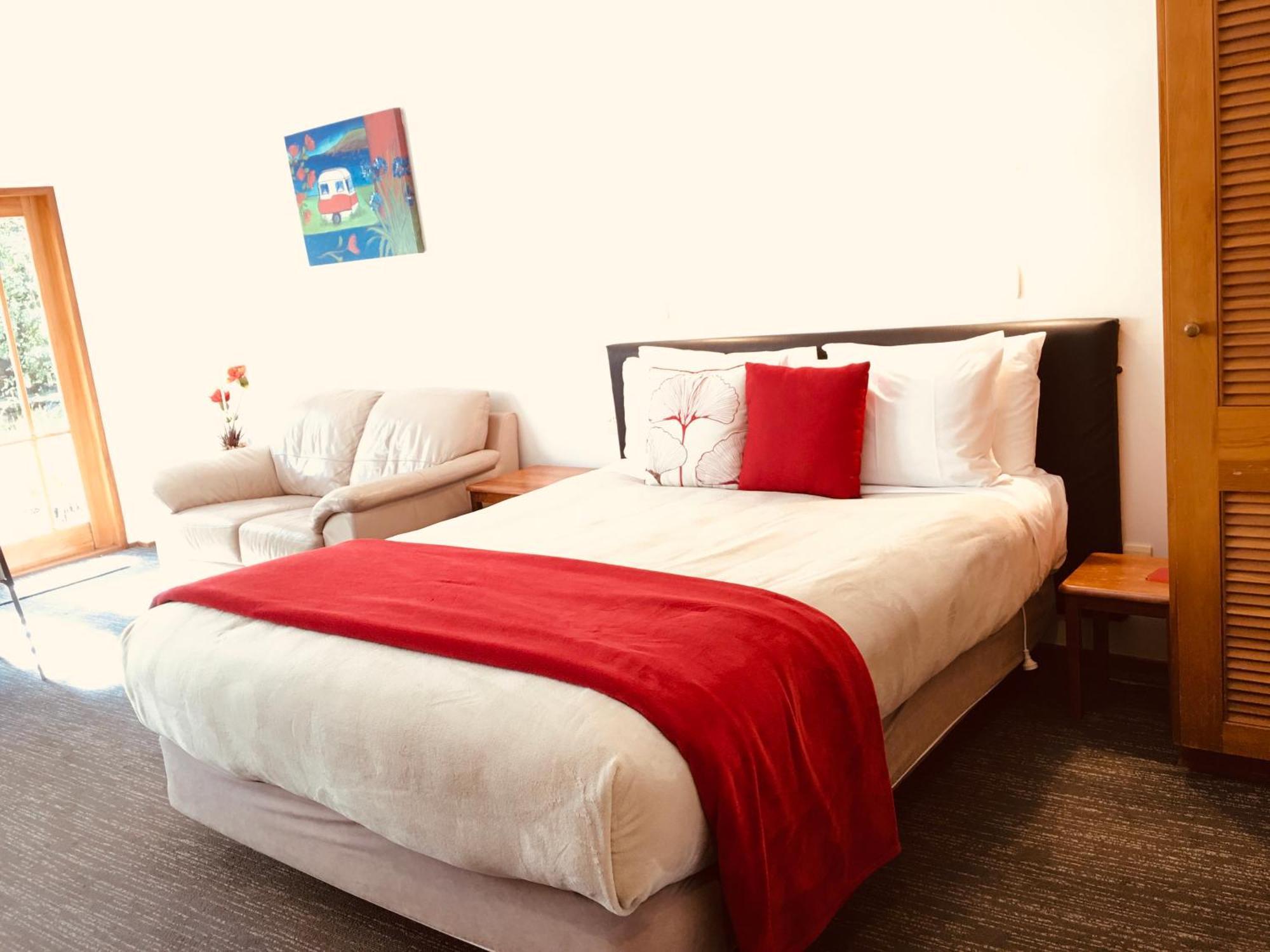 瀑布湖畔汽车旅馆 陶波 外观 照片 A bedroom at the hotel