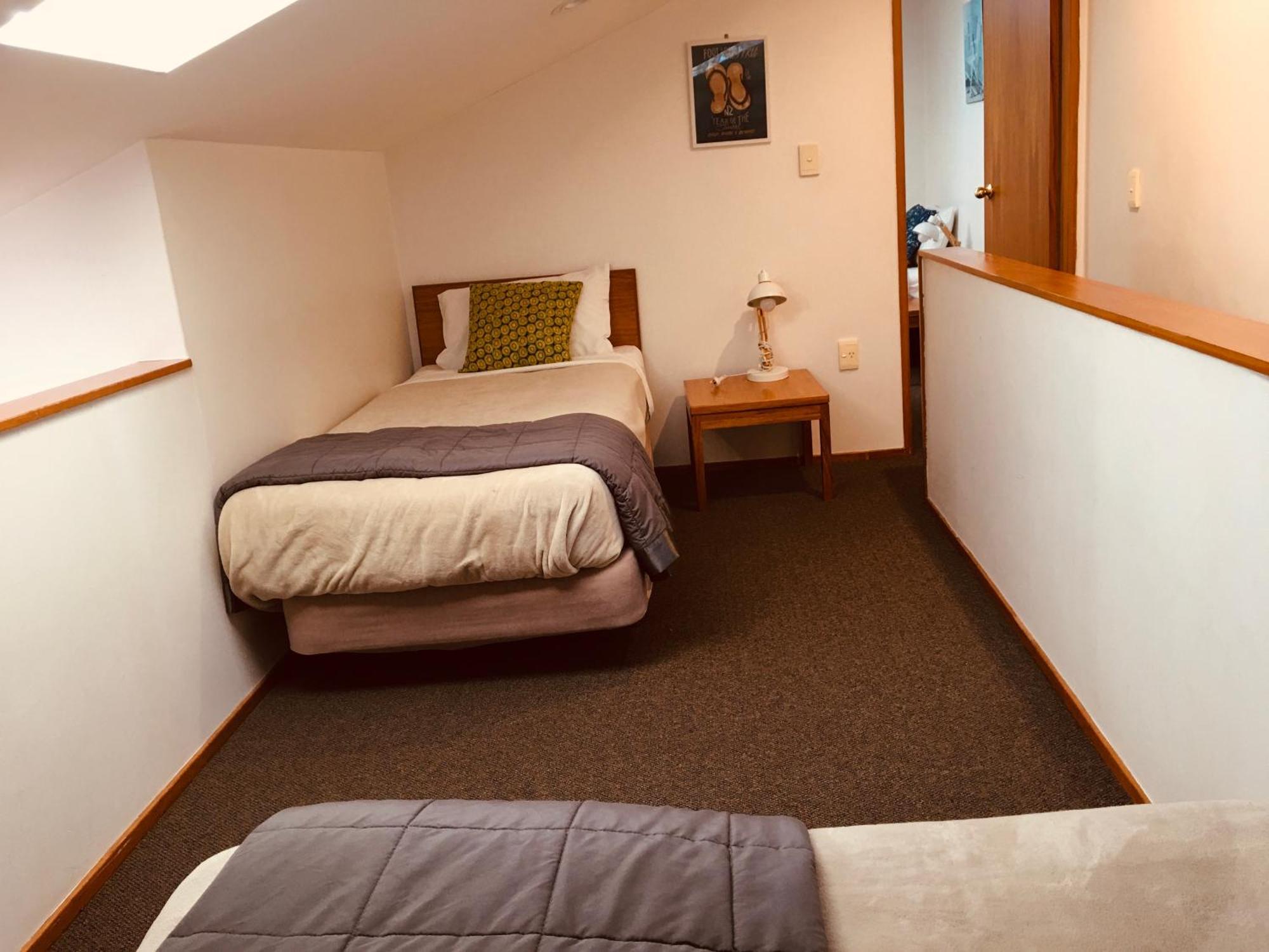 瀑布湖畔汽车旅馆 陶波 外观 照片 A single room at the hotel