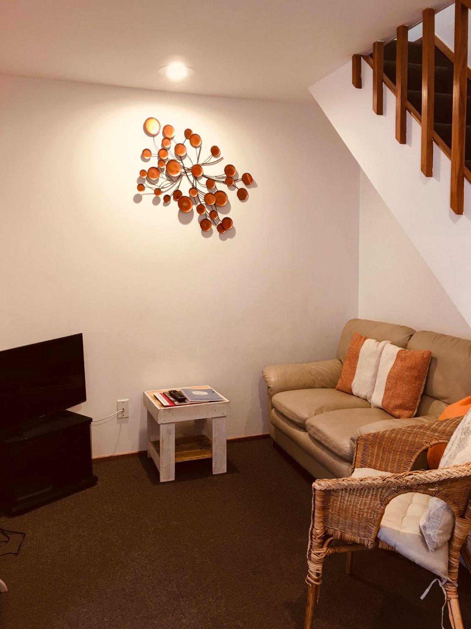 瀑布湖畔汽车旅馆 陶波 外观 照片 A living room