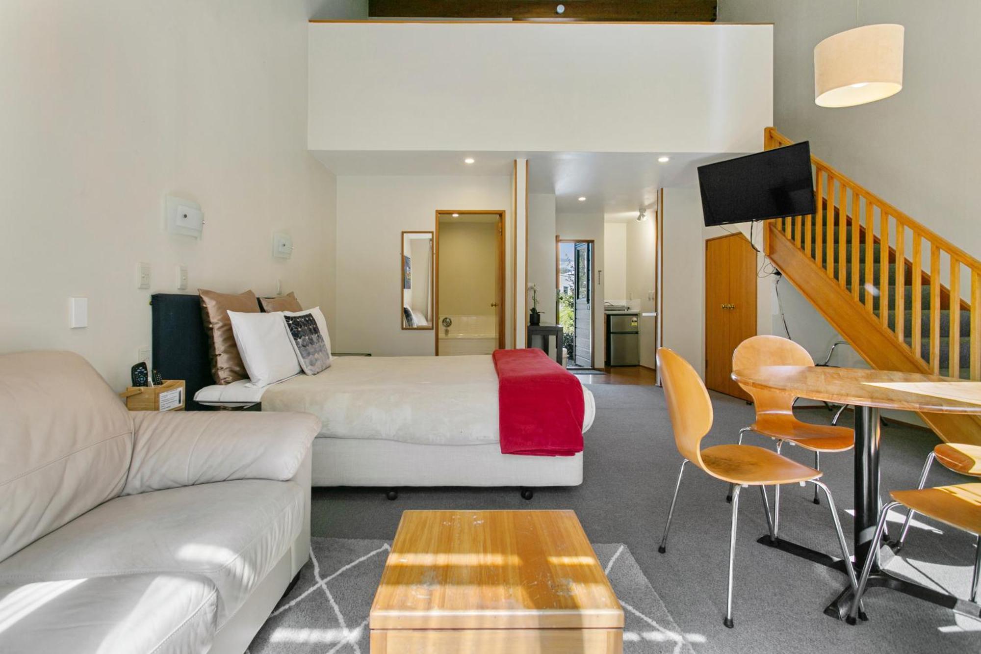瀑布湖畔汽车旅馆 陶波 外观 照片 A typical studio apartment