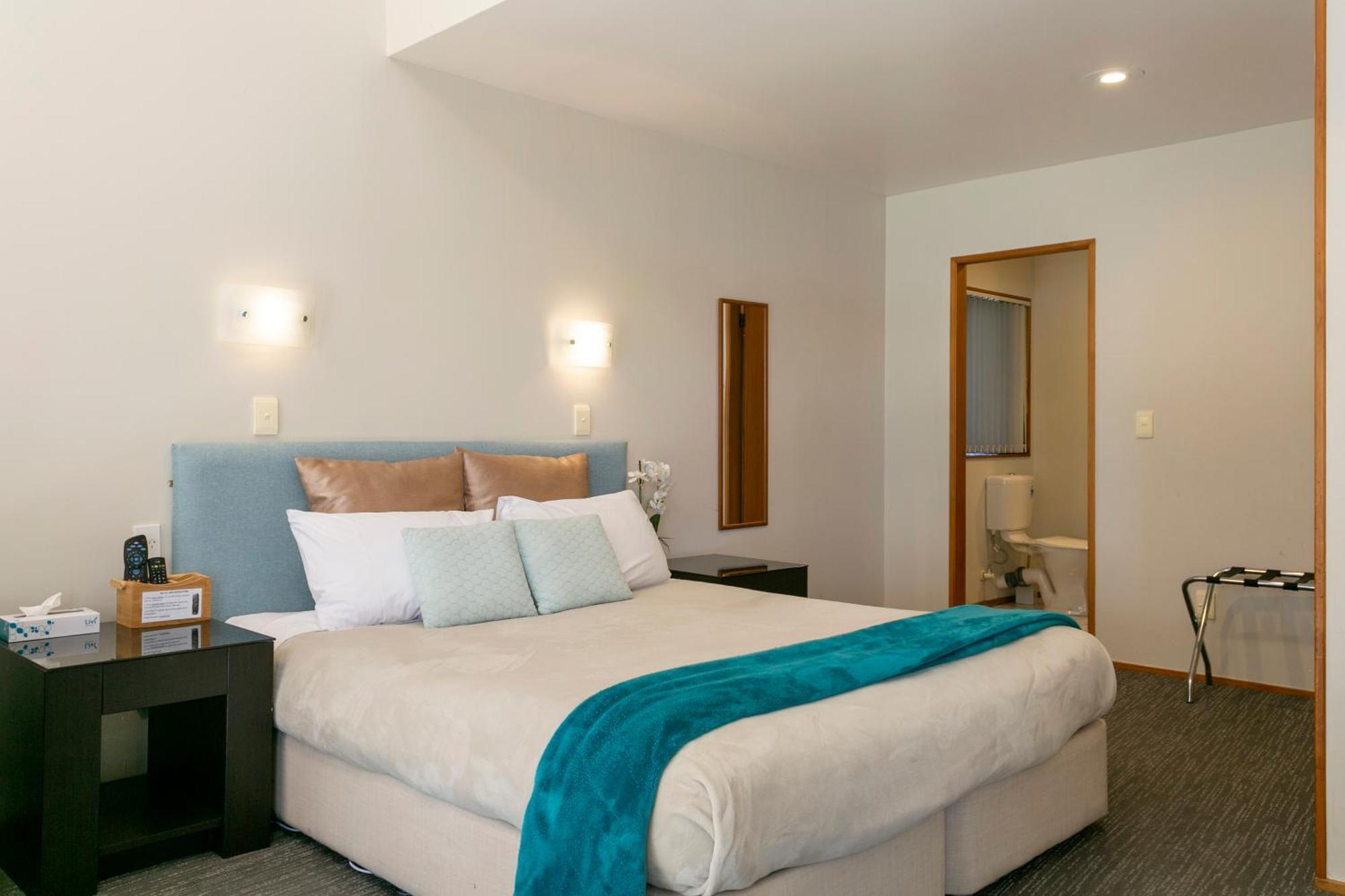 瀑布湖畔汽车旅馆 陶波 外观 照片 A typical motel room