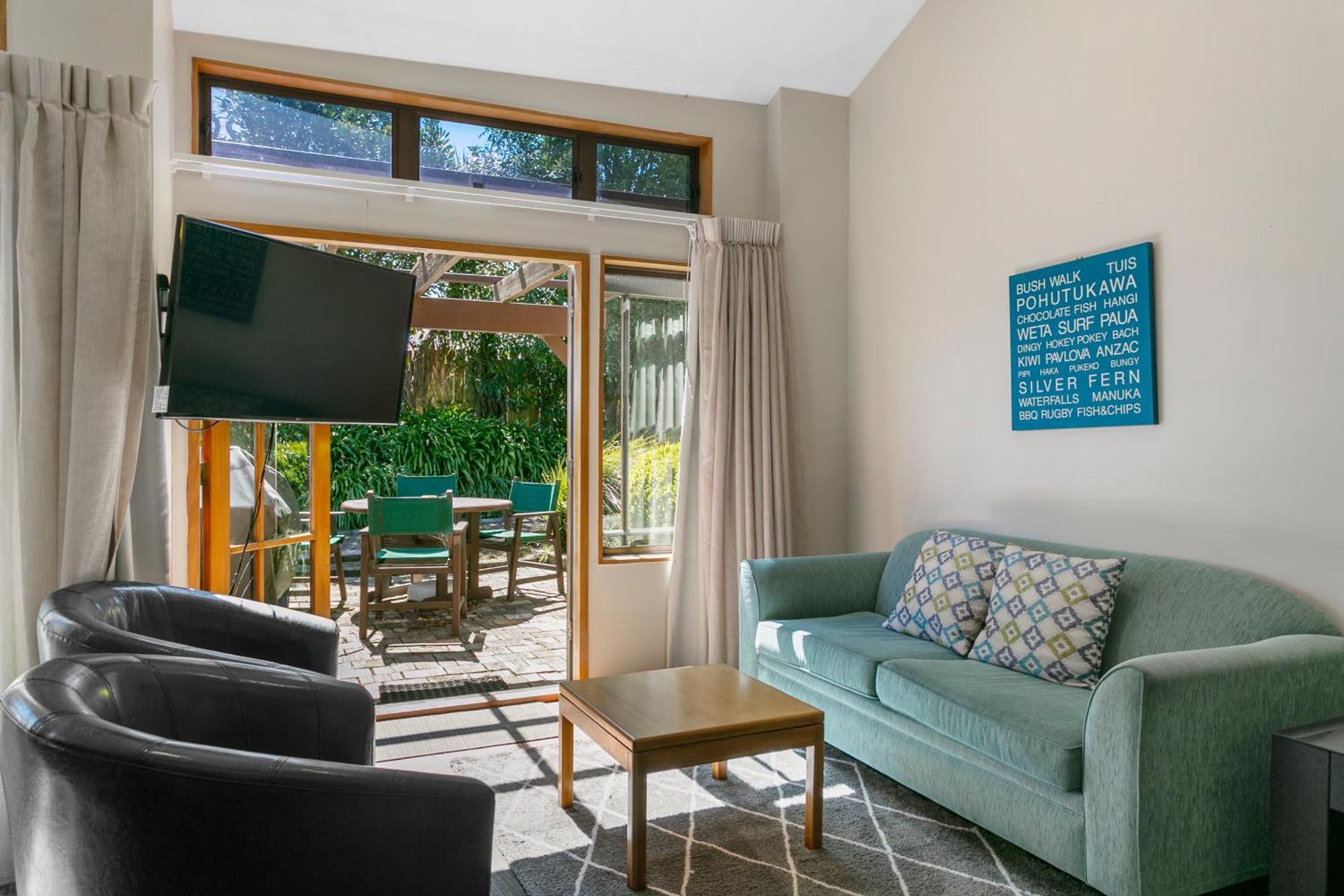 瀑布湖畔汽车旅馆 陶波 外观 照片 Living room at the Lodge